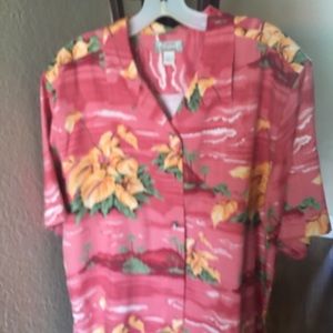 Ladies Tommy Bahama button does shir with a collar